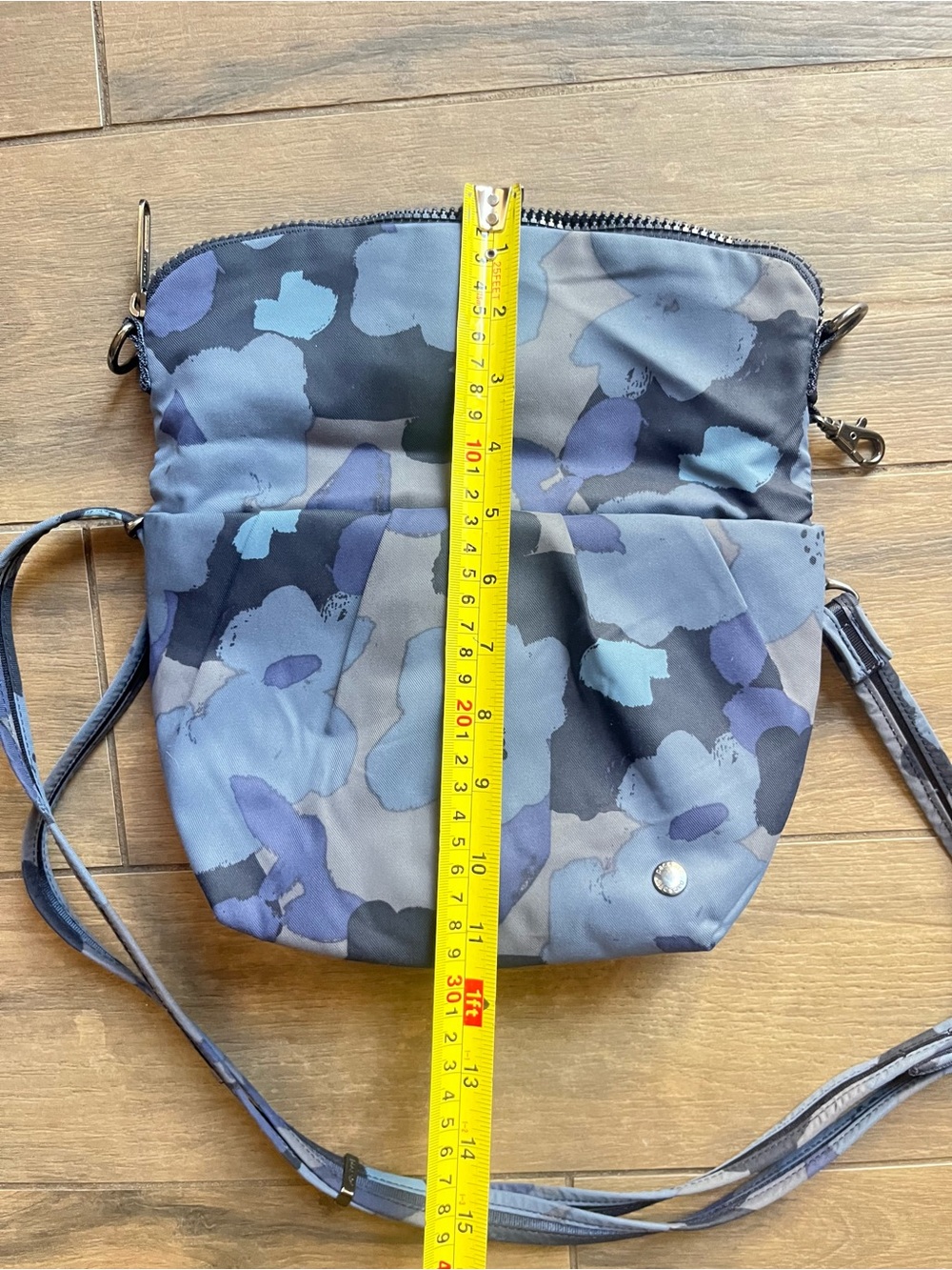 PACSAFE crossbody - Picture 6 of 8